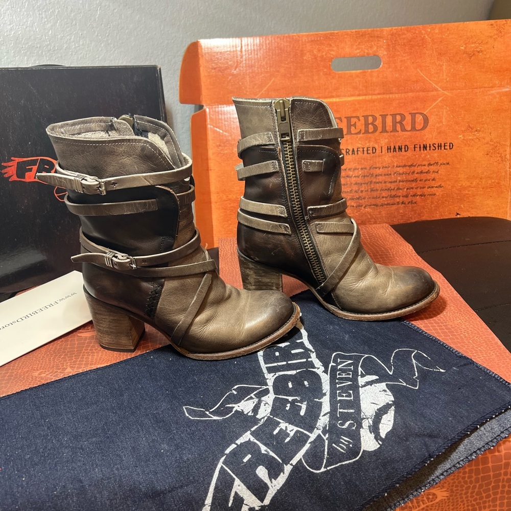 Freebird by Steven Baker Size 8 Stone like new leather handmade boots